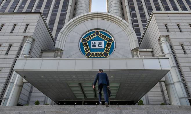 7일 오후 서울 서초구 서울고등법원의 모습. 이날 서울고법이 이재명 더불어민주당 대선 후보의 공직선거법 위반 사건 파기 환송심 재판을 대선 이후로 연기했다./장련성 기자