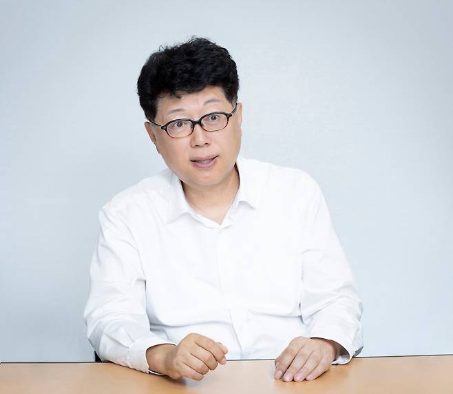 지난달 22일 서울 강남세브란스병원에서 만난 김재훈 산부인과 교수는 “기존엔 BRCA(브라카)라는 특정 유전자 변이가 있는 환자에게만 표적치료제를 쓸 수 있었지만, 최근 HRD 환자에게도 확대돼 난소암 생존율이 높아졌다”고 말했다./강남세브란스병원