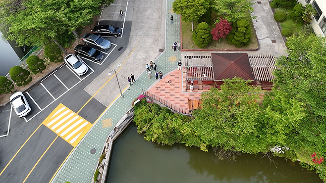 드론을 통해 부산진구의 지역 행정데이터를 수집하고 있다. 부산진구 제공