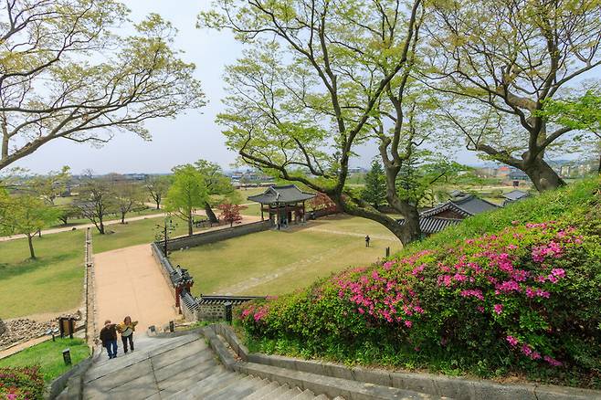 해미읍성 청화정 오르는 길. 충남문화관광재단 제공