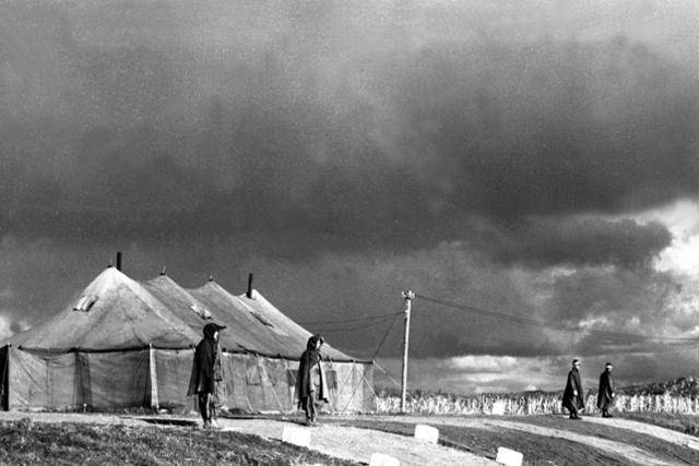 1951년 11월 미군이 촬영한 초기 판문점의 모습. 아직 건물이 지어지지 않은 천막촌이다. 미국국립문서기록관리청