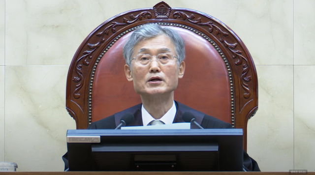 조희대 대법원장이 1일 서울 서초구 대법원 대법정에서 이재명 더불어민주당 대선 후보의 공직선거법 위반 사건 상고심 선고를 하고 있다. 대법원 제공