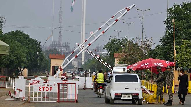 인도와 파키스탄 간 와가 국경검문소 모습