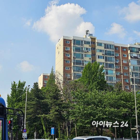 서울 강남구 압구정동의 현대아파트 전경 2025.05.07 [사진=이효정 기자 ]