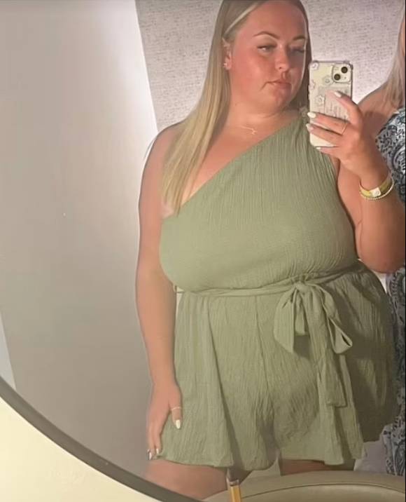 극단적인 식단이나 약물 등에 집착하지 않고 60㎏을 감량한 한 여성의 다이어트 법이 공개됐다. 사진은 감량 전 멜로디 벅. [사진=데일리메일]