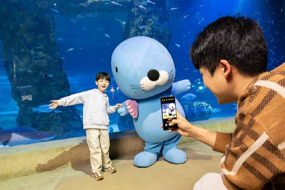 롯데월드 아쿠아리움에서 6월 1일까지 진행되는 '보노보노 친구들과 아쿠아리움 나들이' 이벤트. [사진=롯데물산]