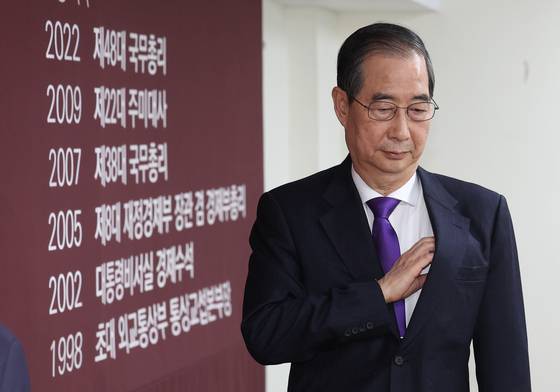 무소속 한덕수 대통령선거 예비후보가 7일 서울 영등포구 선거캠프 사무실에서 열린 기자회견에 참석하고 있다. 연합뉴스