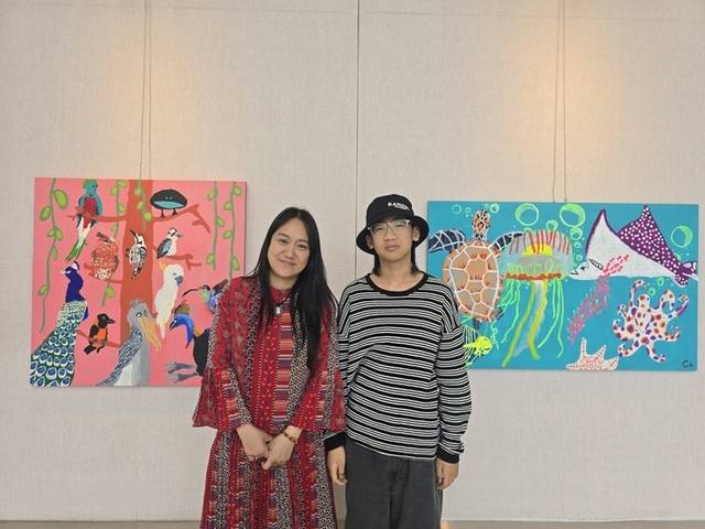 ▲ 화가 엄마와 화가 아들이 함께 꾸민 전시 ‘엄마와 아들’이 10일까지 춘천 KBS 1층 갤러리에서 진행된다.