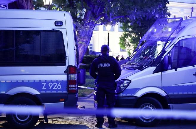 도끼 난동 사건이 발생한 바르샤바 대학교 캠퍼스에 출동한 폴란드 경찰. /사진=로이터