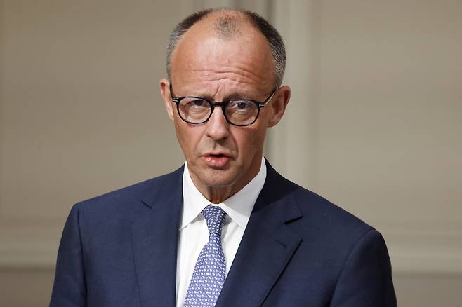 프리드리히 메르츠 독일 총리가 7일(현지시간) 프랑스 파리 엘리제궁에서 열린 공동 기자회견에서 발언하고 있다. AP연합뉴스