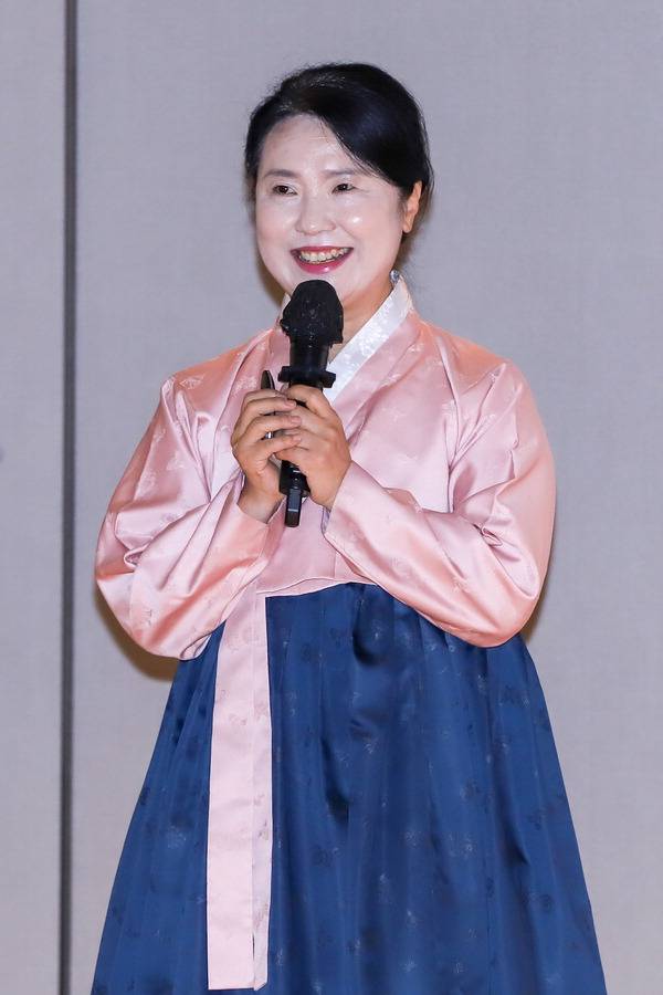 김나경 전통음식연구소 대표가 한국 전통음식의 유래를 설명하고 있다.  황예찬 프리랜서