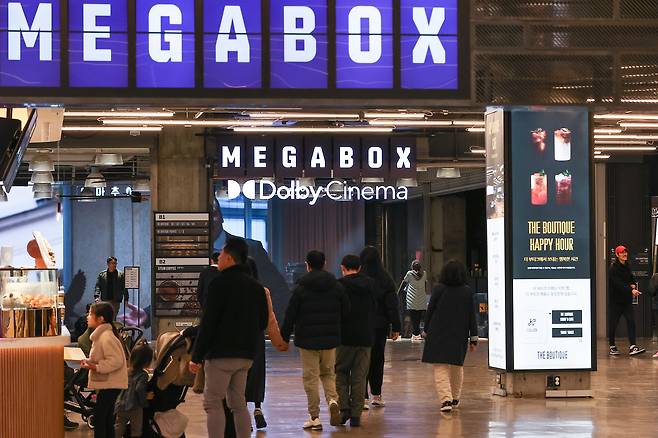 Customers at a Megabox branch in Seoul on March 30 [YONHAP]