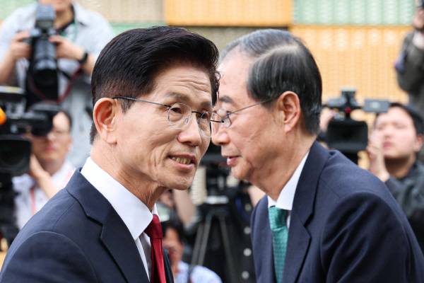 ▲8일 오후 국회 사랑재에서 단일화 회동에 나선 한덕수 무소속 대선 예비후보와 김문수 국민의힘 대선후보의 모습. ⓒ연합뉴스