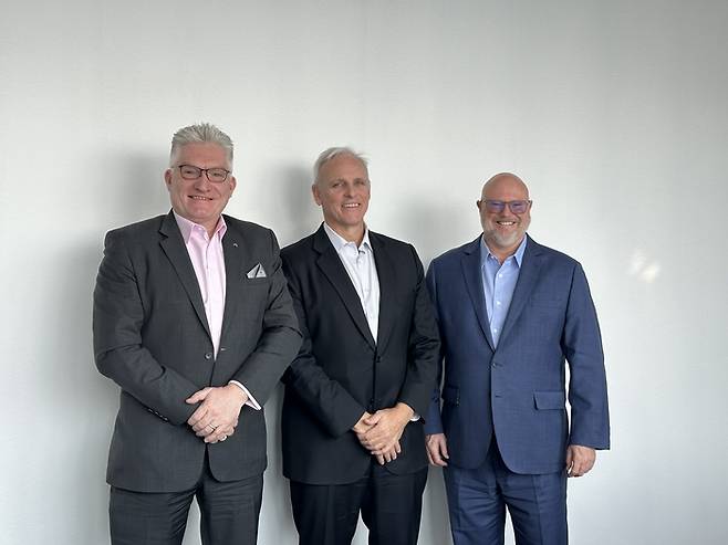 (왼쪽부터)빈센트 르레이 아코르 앰배서더 한국 운영 총괄 사장,  가스 시먼스 아코르 아시아 프리미엄, 미드스케일 및 이코노미 부문 최고운영책임자, 앤드류 랭던 아코르 아시아 프리미엄, 미드스케일 및 이코노미 부문 최고개발책임자, /사진= 강예신 여행+ 기자