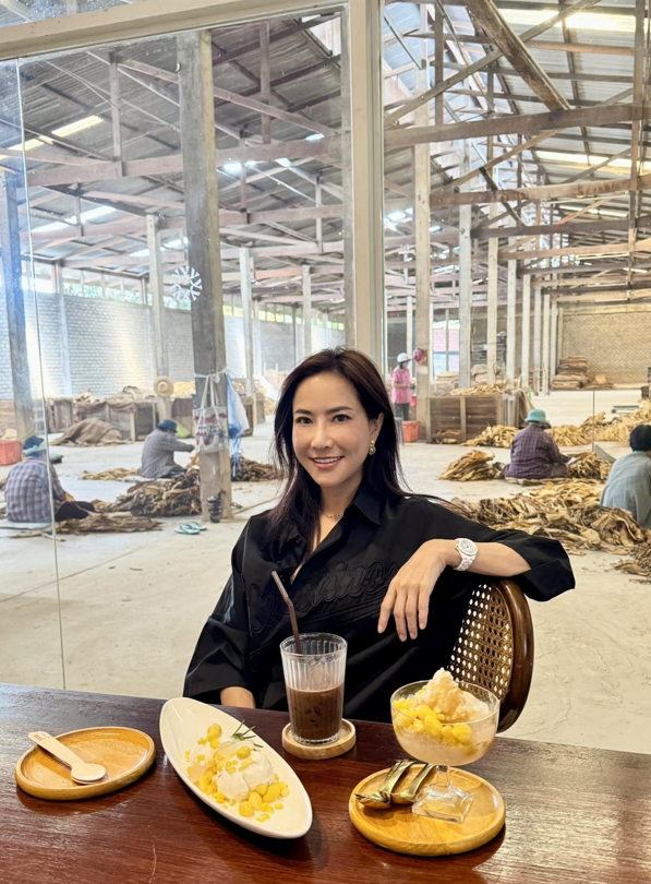 태국의 기업 임원이자 정치인인 수와디 푼트파니치가 자신의 SNS에 올려 논란이 된 사진. [사진 출처 = 사우스차이나모닝포스트 갈무리]