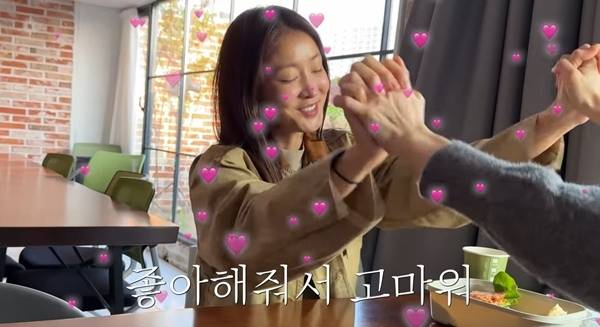 8일 유튜브 채널 ‘뿌시영 Boosiyoung’에는 “FLEX 했시영. 맥북부터 명품백까지 함 가보자아”라는 제목의 영상이 공개됐다. 사진=유튜브캡처