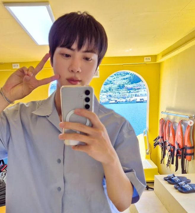 [방탄소년단(BTS) 진 인스타그램 캡처]