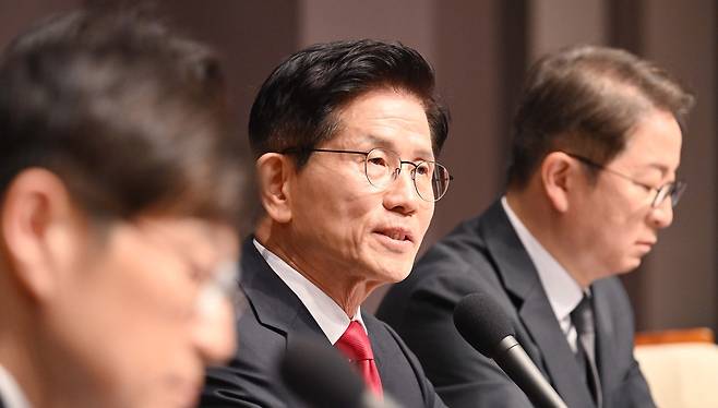 김문수 국민의힘 대통령선거 후보가 8일 오전 서울 중구 한국프레스센터에서 열린 관훈토론회에 참석해 패널들의 질문에 답변하고 있다. 이상섭 기자