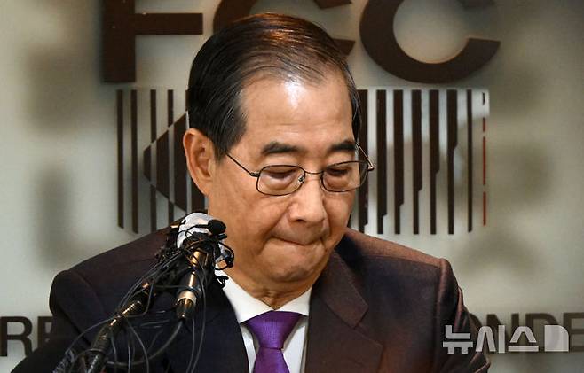 [서울=뉴시스] 국회사진기자단 = 한덕수 무소속 대선 후보가 7일 서울 중구 한국프레스센터에서 열린 서울외신기자클럽 초청 기자간담회에서 발언하고 있다. 2025.05.07. photo@newsis.com