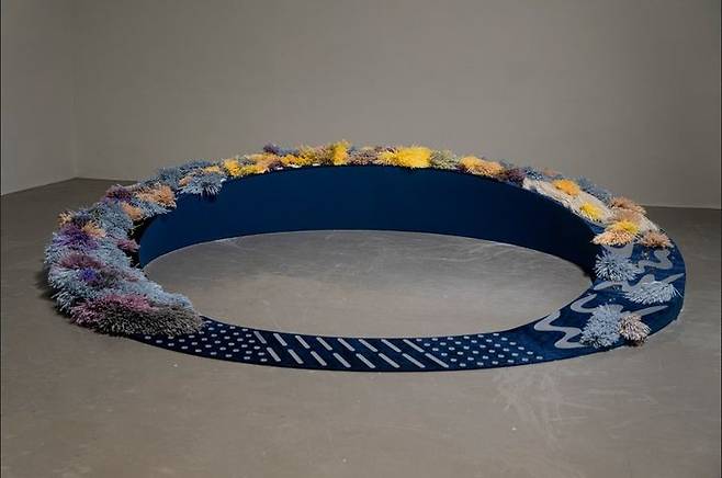 [부산=뉴시스] 작가 SEOM의 '감각을 따라 걷기' (사진=부산현대미술관 제공) 2025.05.08. photo@newsis.com *재판매 및 DB 금지