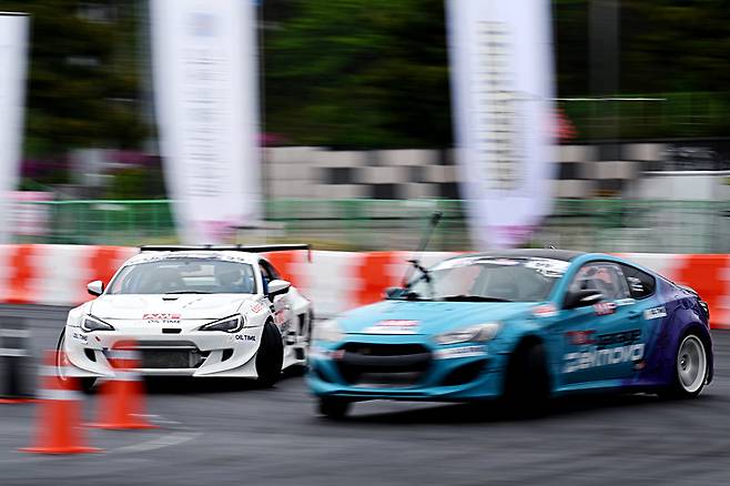 2025 보령·AMC 국제 모터페스티벌에서 펼쳐지는 드리프트 대결. 사진 김학수 기자