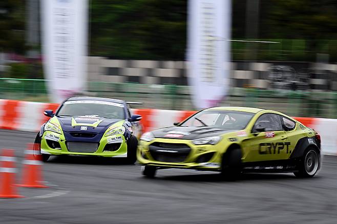 2025 보령·AMC 국제 모터페스티벌 속 화려한 드리프트. 사진 김학수 기자