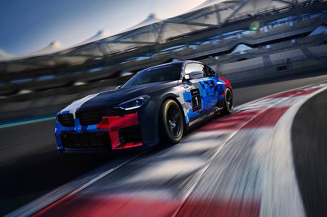 BMW M2 레이싱 공개