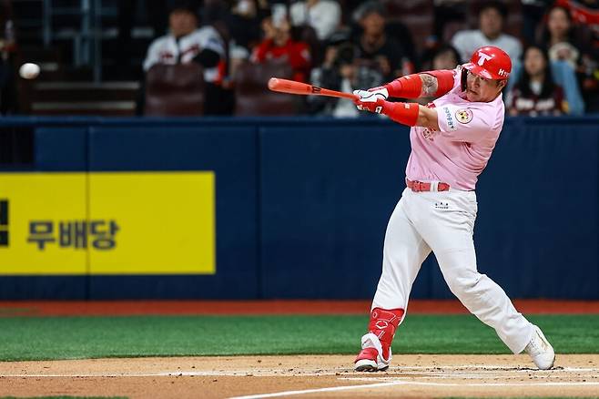 ▲ 통산 400홈런 등 여러 누적 기록을 가지고 있음에도 불구하고 여전히 훈련과 타협이 없는 최형우 ⓒKIA타이거즈