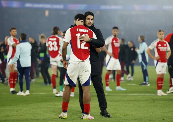 ▲ 아스널은 파리 생제르맹을 넘지 못하고 챔피언스리그 4강에서 여정을 끝냈다. 미켈 아르테타 감독은 비판의 도마 위에 올랐다. ⓒ연합뉴스/REUTERS/AFP