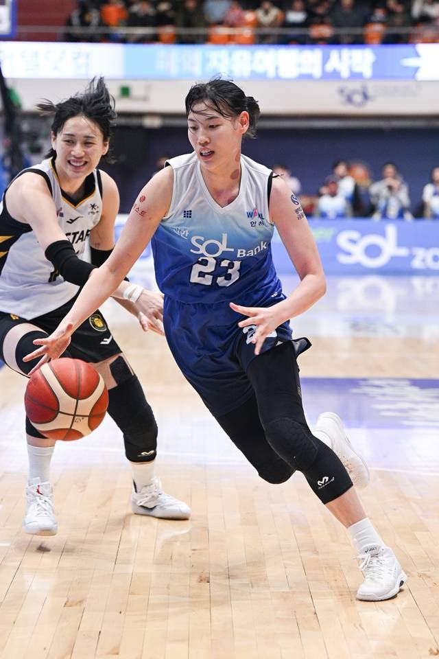 홍유순(오른쪽). /사진=WKBL 제공