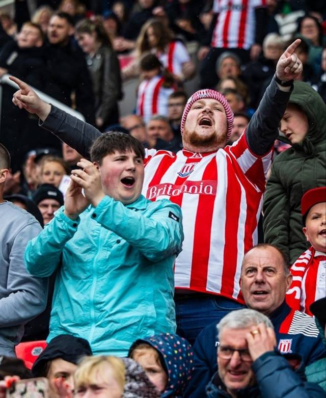 응원하는 스토크시티 팬들. /사진=스토크시티 SNS