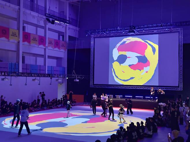 페퍼저축은행 선수들이 지난 2일 광주광역시 국립아시아문화전당에서 열린 'ACC 미래운동회'를 참여하고 있다. /사진=페퍼저축은행 배구단 제공