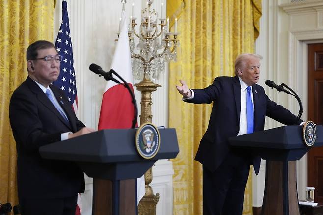 이시바 시게루 일본 총리와 트럼프 미 대통령이 지난 2월 7일(현지시간) 백악관에서 회담 후 공동 기자회견하고 있다. [사진 | 뉴시스]