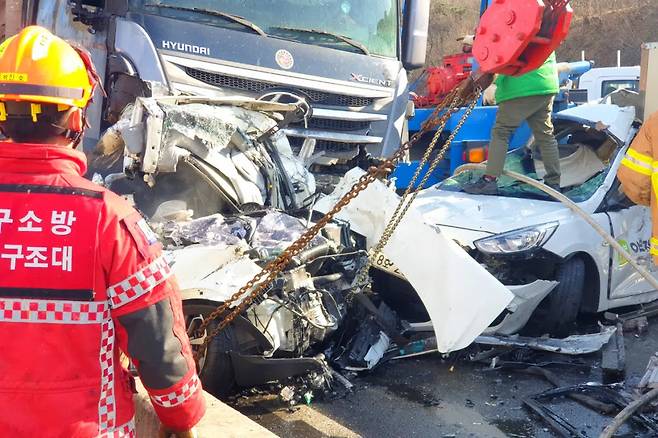 고속도로 톨게이트 추돌사고