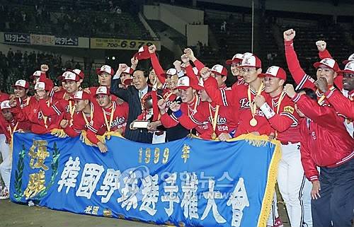 1999년 한국시리즈 우승을 차지한 한화 이글스 [연합뉴스 자료사진]