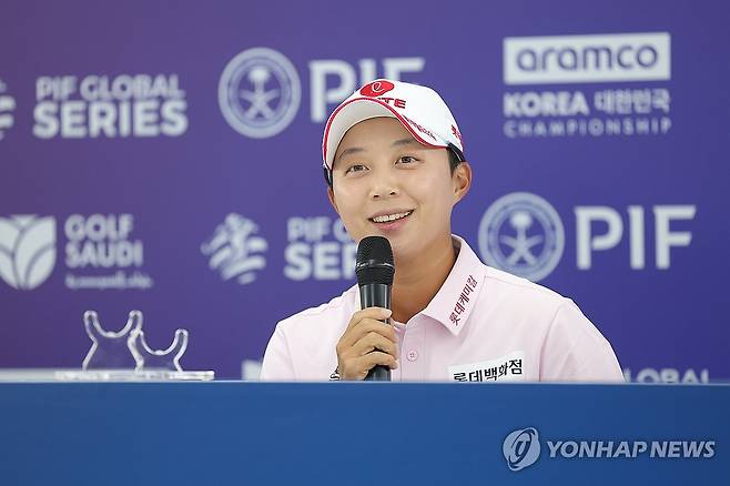 답변하는 김효주 (고양=연합뉴스) 임병식 기자 = 8일 오전 경기도 고양시 뉴코리아 컨트리클럽에서 열린 2025 레이디스 유러피언투어(LET) 아람코 챔피언십 기자회견에서 디펜딩 챔피언 김효주가 취재진 질문에 답하고 있다. 2025.5.8 andphotodo@yna.co.kr