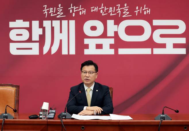 국민의힘 이양수 사무총장이 9일 서울 여의도 국회에서 열린 긴급 기자간담회에서 국민의힘 김문수 대선 후보와 무소속 한덕수 대선 예비후보의 단일화 등 현안에 대해 발언하고 있다.(사진=연합뉴스)