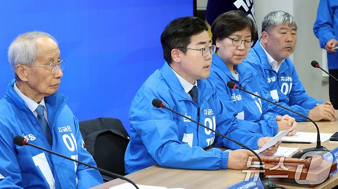 박찬대 더불어민주당 제21대 대통령 선거 총괄선거대책위원장이 9일 오전 서울 영등포구 여의도 당사에서 열린 중앙선거대책회의에서 발언을 하고 있다. 2025.5.9/뉴스1 ⓒ News1 김명섭 기자