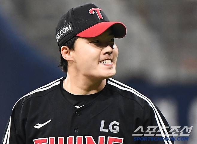 10일 서울 고척스카이돔에서 열린 LG-키움전. 7회말 2사 1루에서 김건희를 2루 땅볼로 처리한 임찬규가 치아를 뽐내고 있다. 고척=정재근 기자 cjg@sportschosun.com/2025.4.10/