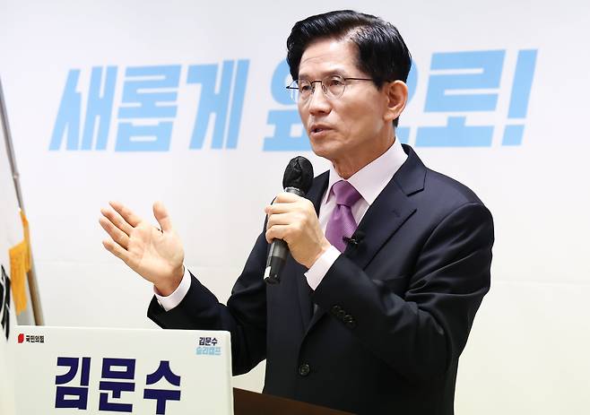김문수 국민의힘 대선 후보가 지난달 28일 오전 서울 여의도 선거사무소에서 정책 공약 발표 기자회견을 하고 있다. /뉴스1
