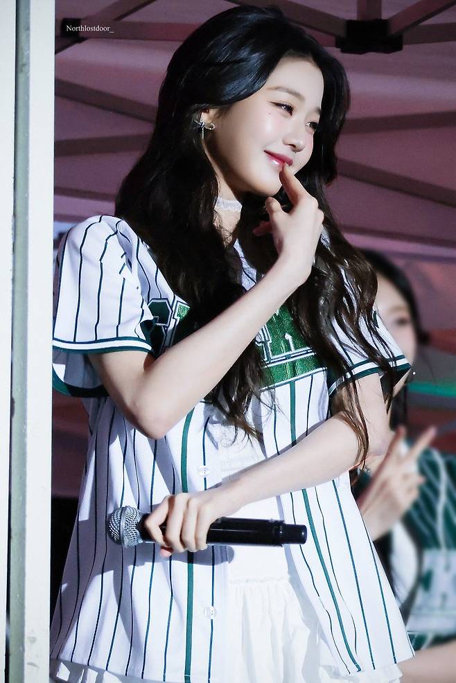 18.jpg 오늘자 성균관대 축제 아이브 장원영 고화질 짤