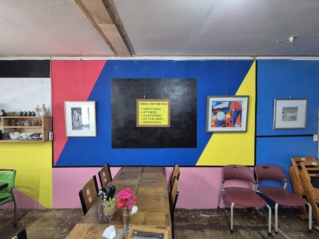 전남 보성군 득량면 득량역 앞 중국음식기반 식당 `그\'엔 음식값을 계산하는 순서가 적힌 팻말이 걸려 있다. 정대하 기자