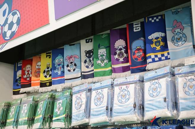 산리오 캐릭터가 담긴 구단별 응원 머플러. &nbsp; &nbsp;사진=프로축구연맹 제공