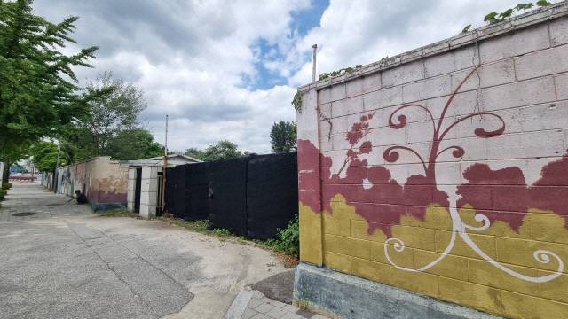 ▲ 원주 태장동 옛 612수송외대 정문이 굳게 닫혀 있다.