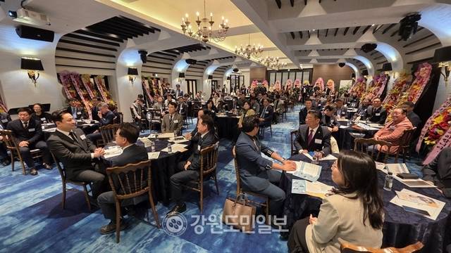 ▲ 장재희 제32대 강원도교원단체총연합회 회장 취임식이 9일 오후 춘천 미래컨벤션웨딩홀에서 강주호 한국교총 회장, 오준영 전국시·도교총회장협의회장 등 교총 관계자를 비롯해 김진태 강원도지사, 한기호·허영 의원, 육동한 춘천시장, 김진호 춘천시의장, 이영욱 도의회 교육위원장과 엄기호 부위원장, 양희구 도체육회장, 김용묵 강원도교육청 정책국장, 이강균 춘천시체육회장 등 내·외빈 100여명이 참석한 가운데 열렸다. 정민엽