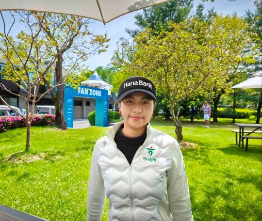 LET 대회장에서 포즈를 취한 지위아이. 사진[연합뉴스]