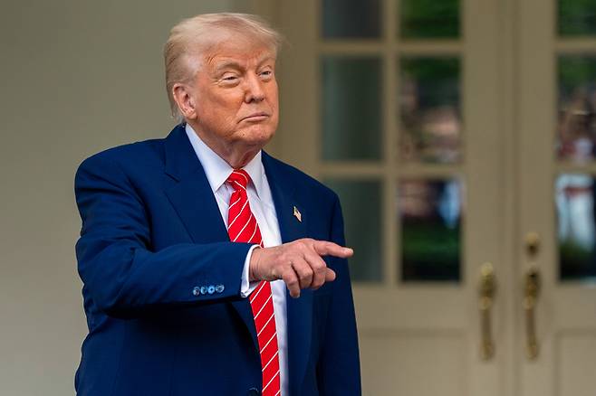 8일(현지시간) 미국 워싱턴DC 백악관에서 도널드 트럼프 대통령이 기자회견을 진행하고 있다. <AP 연합뉴스>