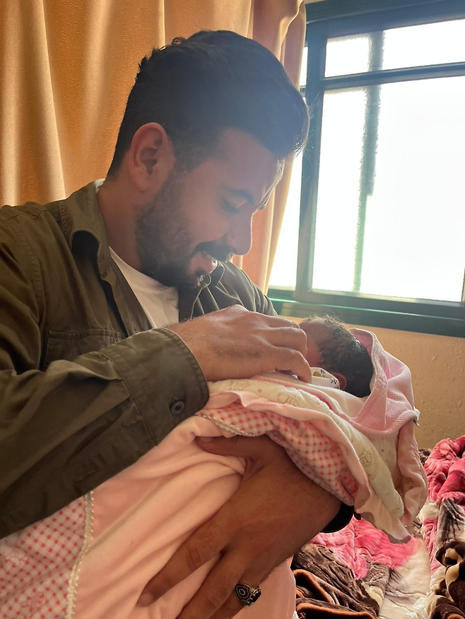 야히야 소베이와 그의 딸. [사진 = 야히야 소베이 인스타그램]