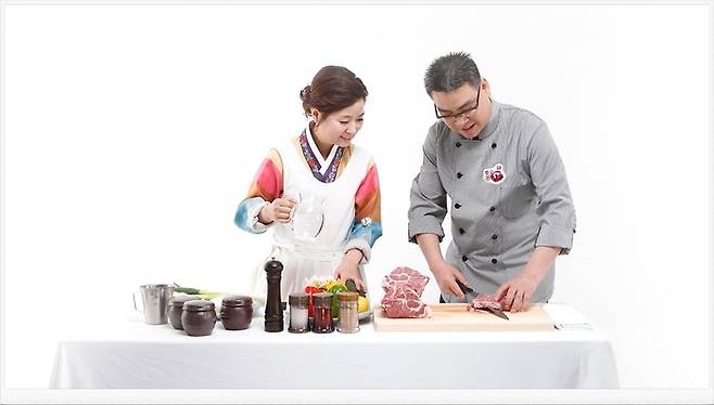 화화돼지왕갈비의 유인성·전현주 부부. <부자비즈>