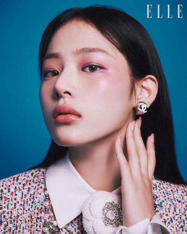 그룹 뉴진스 민지가 생일을 맞아 팬들에게 행복하라는 메시지를 남겼다. /사진=인스타그램 갈무리